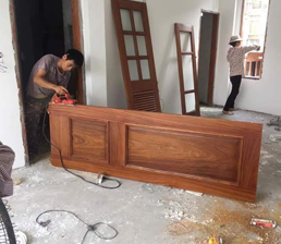 Có nhiều phiên bản khác nhau đã xuất hiện, đôi khi do vô tình16