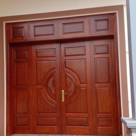 Cửa gỗ tự nhiên